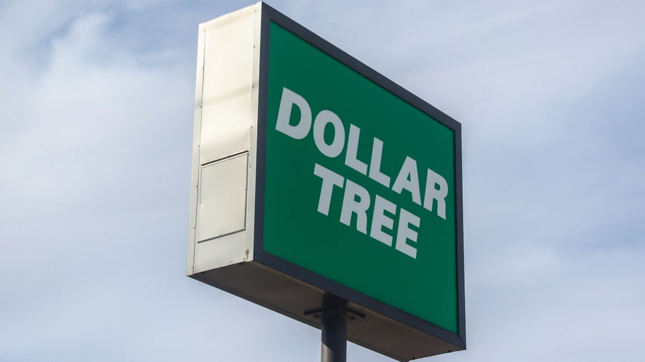 Dollar Tree sign