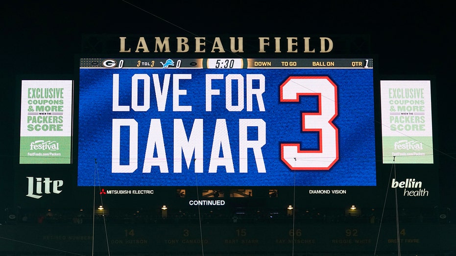 Damar Hamlin tribute at Lambeau Field