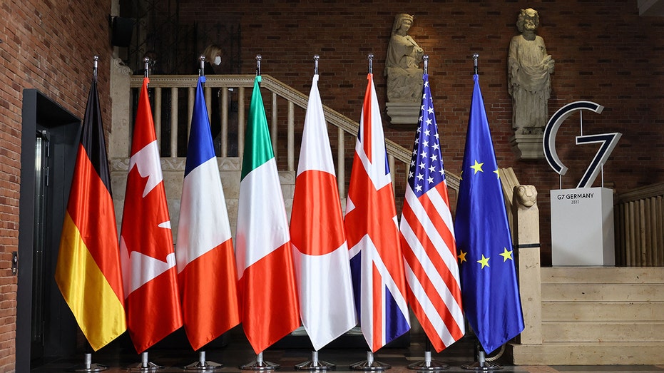 G7 flags