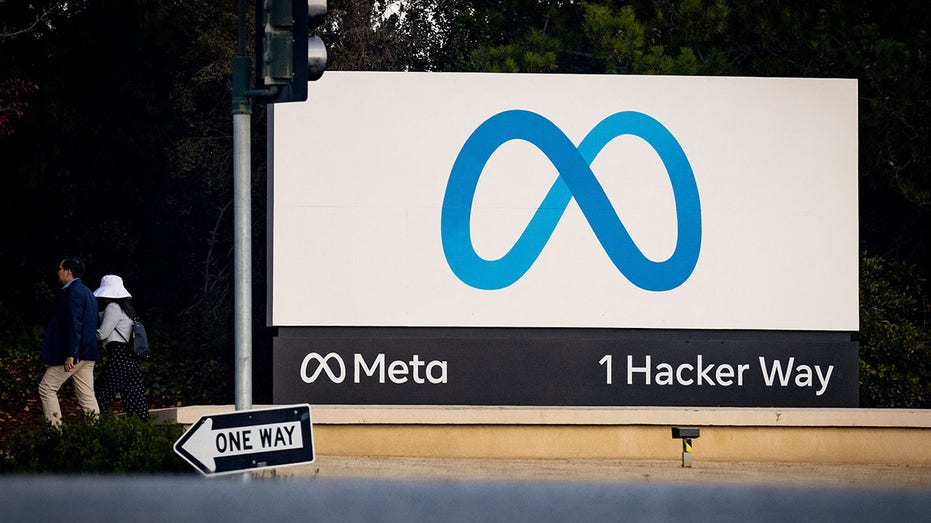 META Hacker Way sign