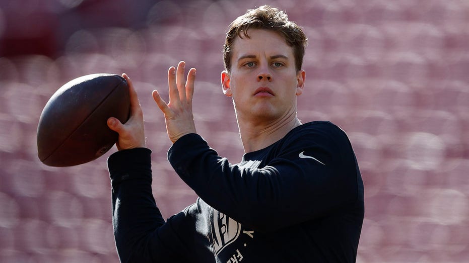 Joe Burrow warms up before playing the Bucs