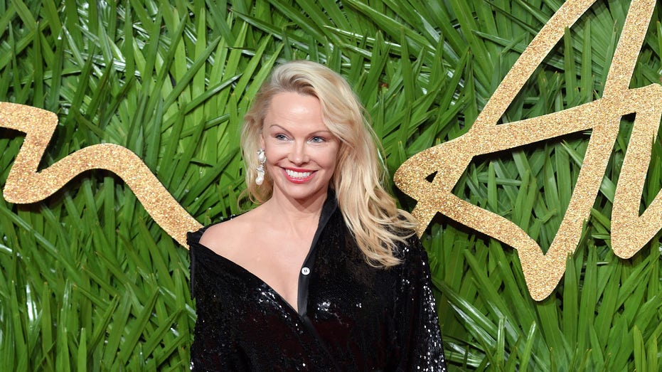 Pamela Anderson red carpet