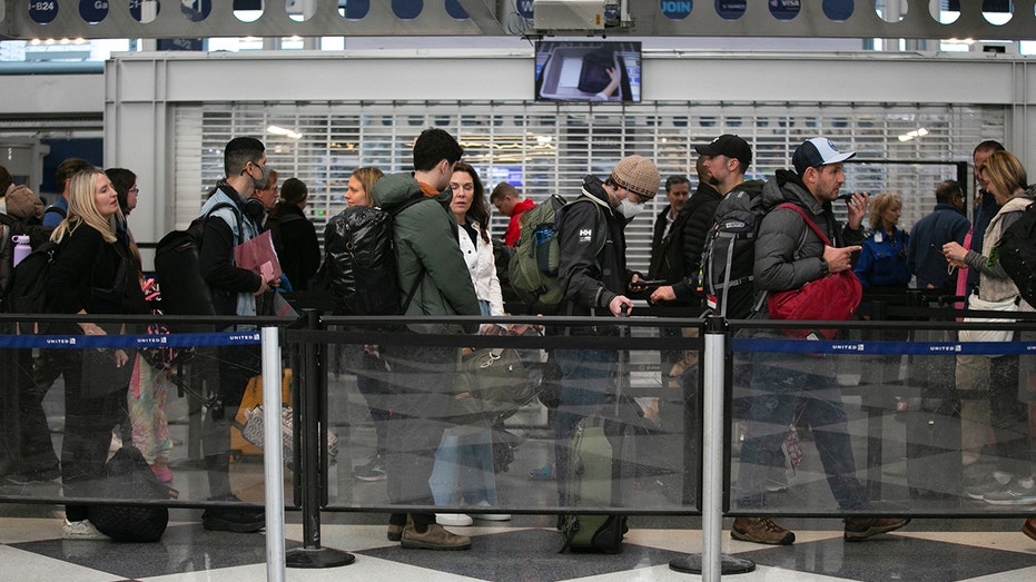 O'Hare passengers during ground stop