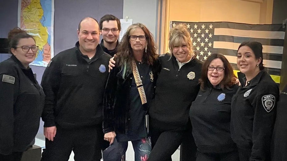 steven tyler with first responders 