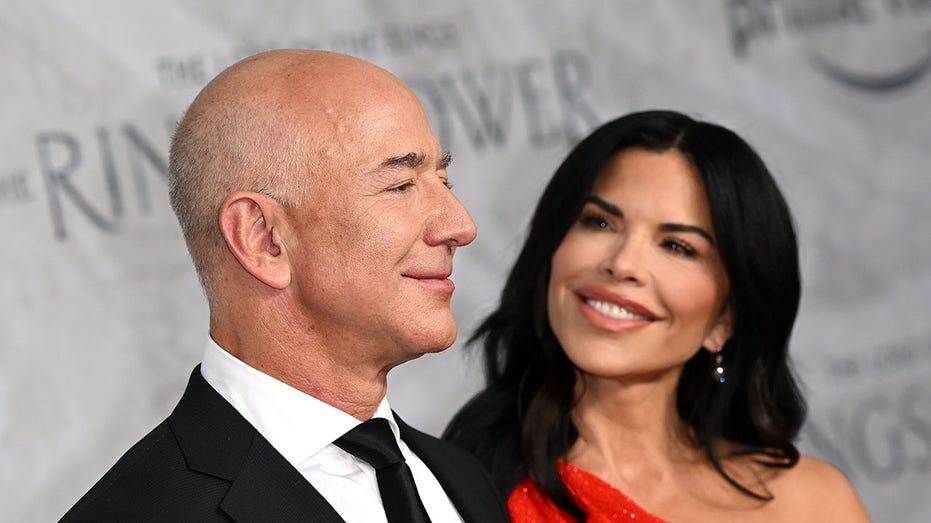 Jeff Bezos and Lauren Sanchez