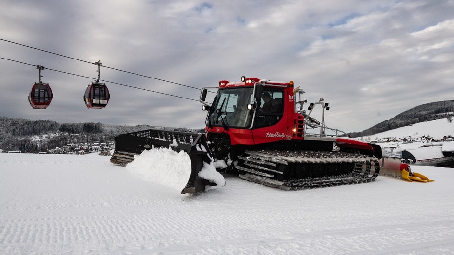 PistenBully Pistenraupe Skipiste