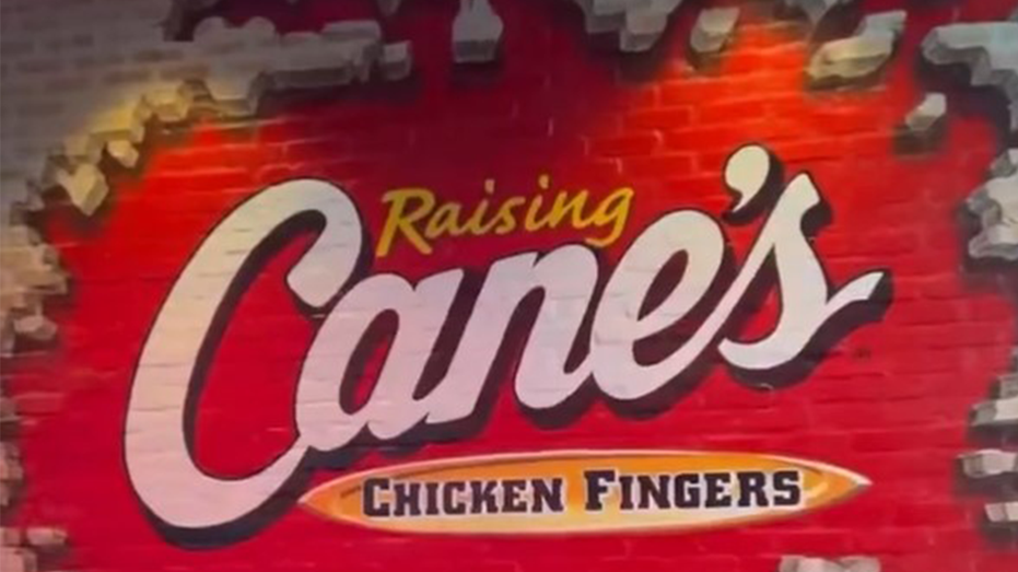 Raising Cane's opens in Chicago