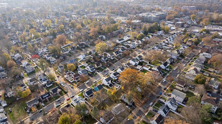 houses neighborhood