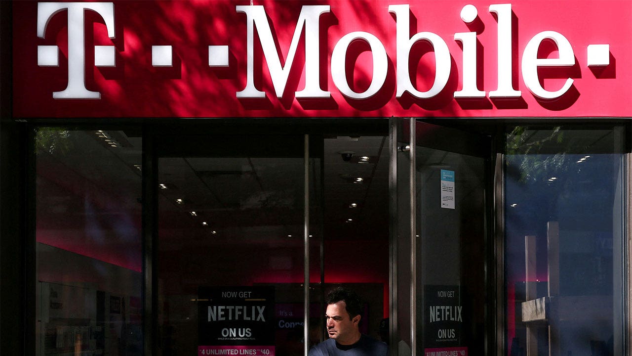 t mobile to acquire most us cellular