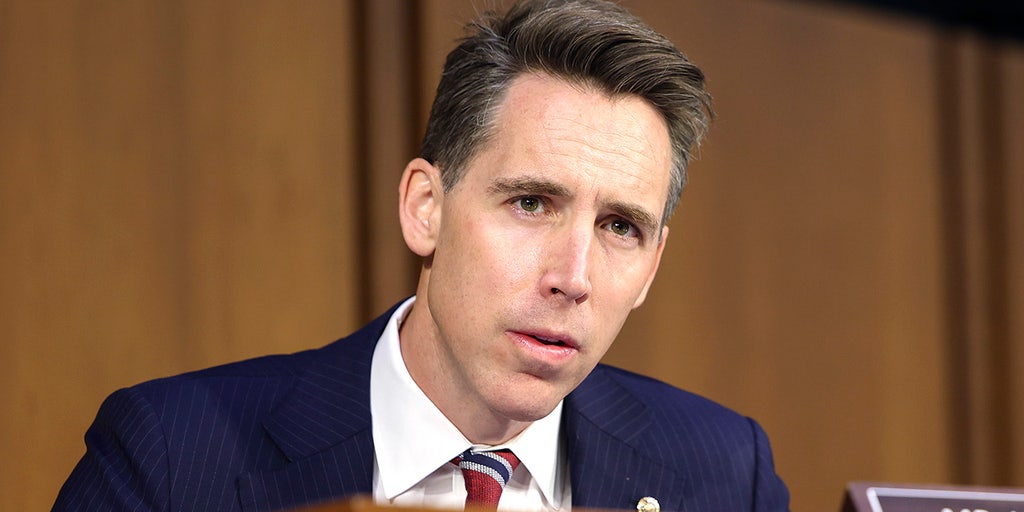 Hawley introduces two bills to protect kids from effects of social media, raise age requirement to 16 - Vimarsana News