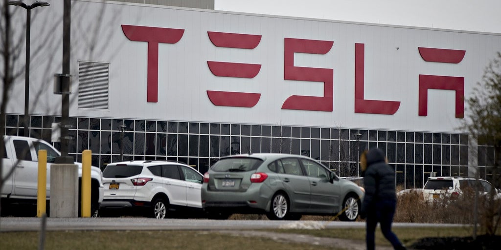 Tesla workers in New York launch union drive - Vimarsana News