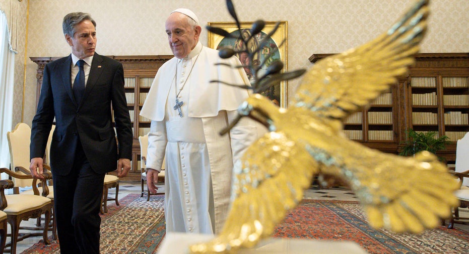 Antony Blinken and Pope Francis at the vatican