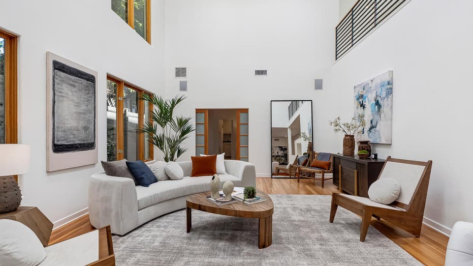Living room, Bob Saget