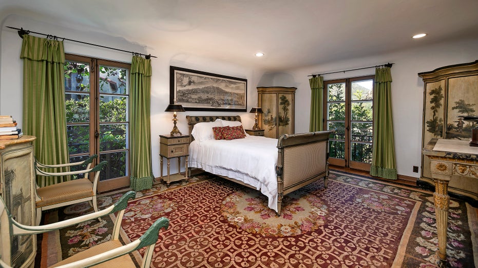 bedroom with white bedding