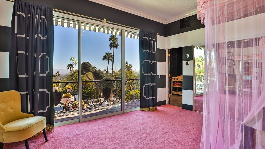 Pink carpeting in bedroom