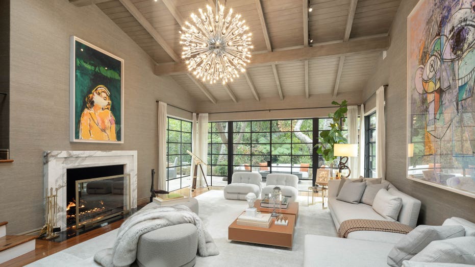 Jennifer Lopez Bel Air living room