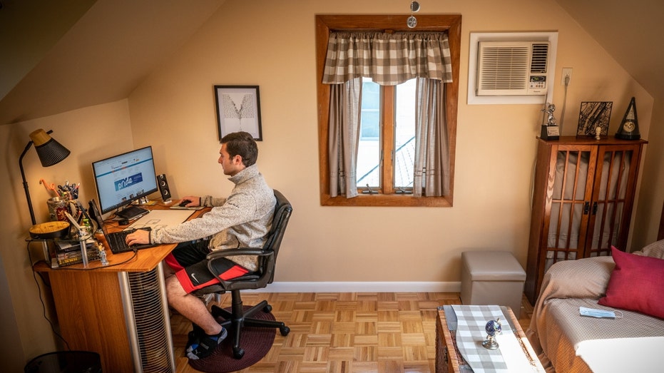 A New York remote worker
