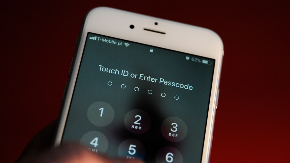 An iPhone prompting to participate nan passcode