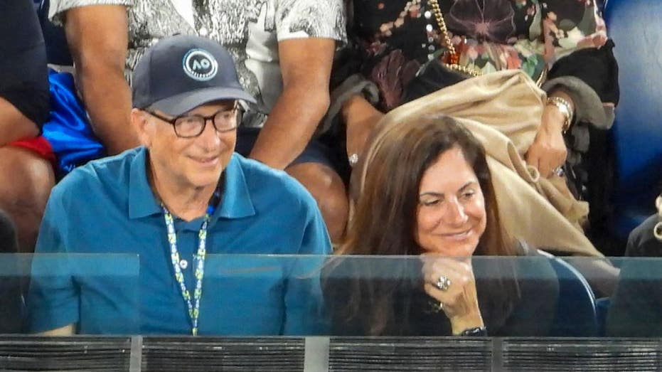 Bill Gates and Paula Hurd watching tennis