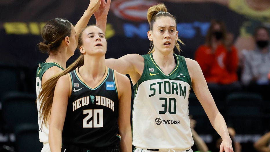 Sabrina Ionescu and Breanna Stewart