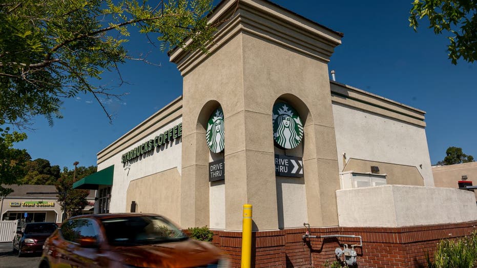 Drive thru Starbucks