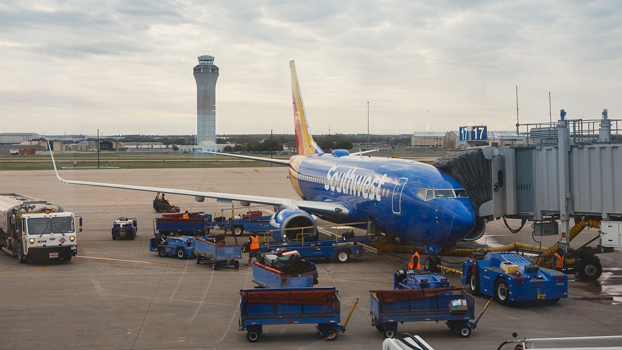 Southwest Airlines flight to Fort Lauderdale fills with smoke, returns