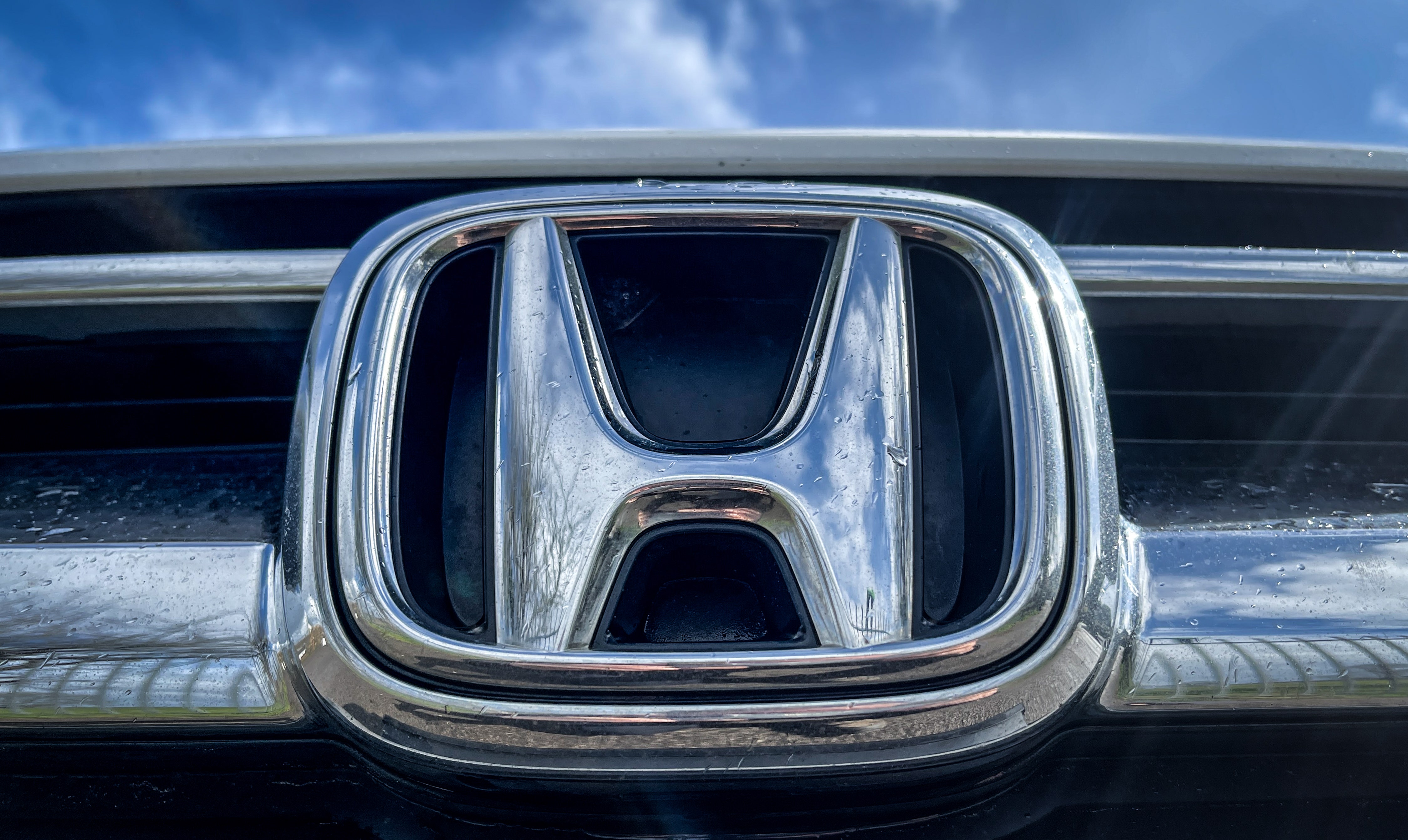 Honda recalls 330K vehicles with side-view mirrors at risk of falling off - Fox Business