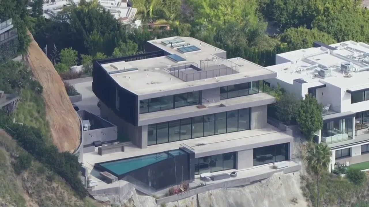 LA luxury real estate agents rush to offload properties before ‘mansion tax’ hits LA luxury real estate agents rush to offload properties before ‘mansion tax’ hits