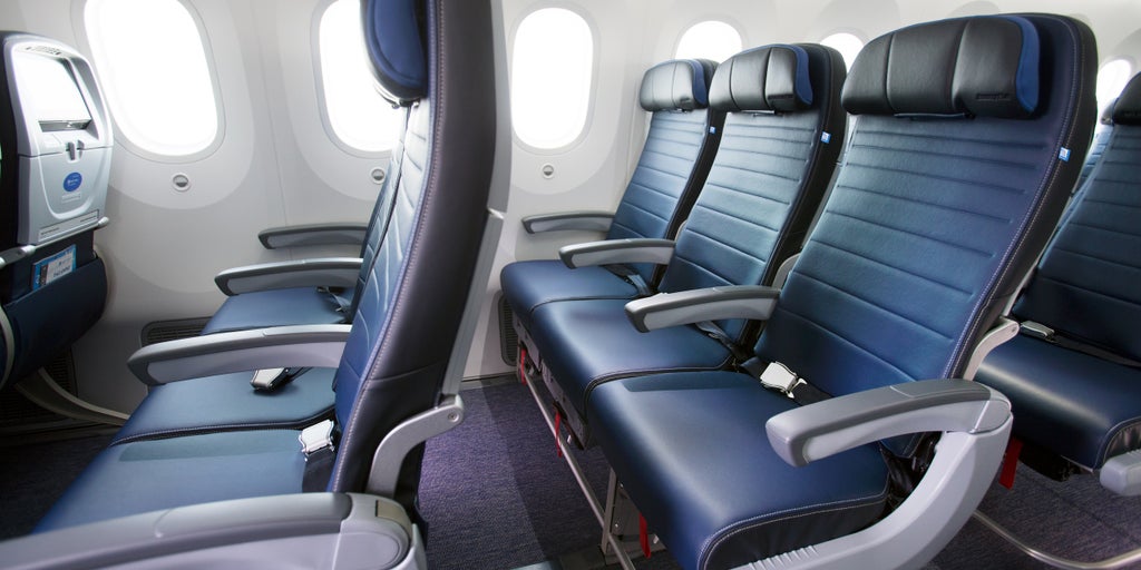 Travelers sound off on United's new boarding policy - Vimarsana News