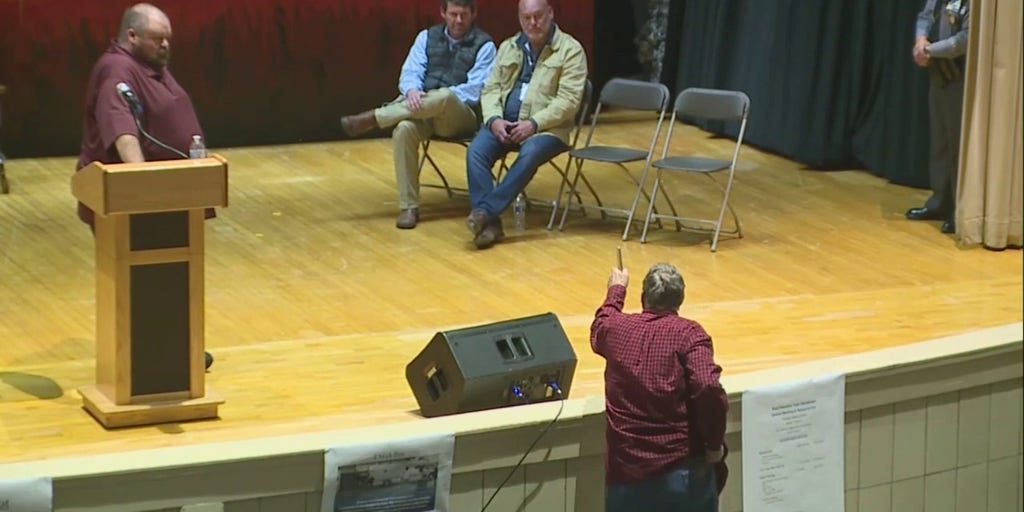 Angry Ohio residents confront Norfolk Southern at train derailment town hall: 'Please get our people out' - Vimarsana News