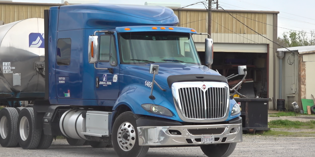 Truckers collide with EPA over new environmental standards, could hurt mom & pop companies - Vimarsana News