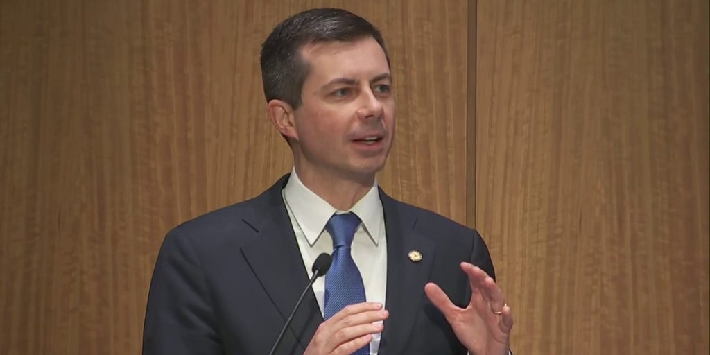 US traffic deaths a 'national crisis,' despite dropping slightly in 2022, Buttigieg says - Vimarsana News