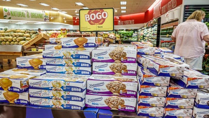 Miami, Florida, Winn-Dixie grocery store, BOGO, Buy one, Get One, promotion of Entenmann's baked goods