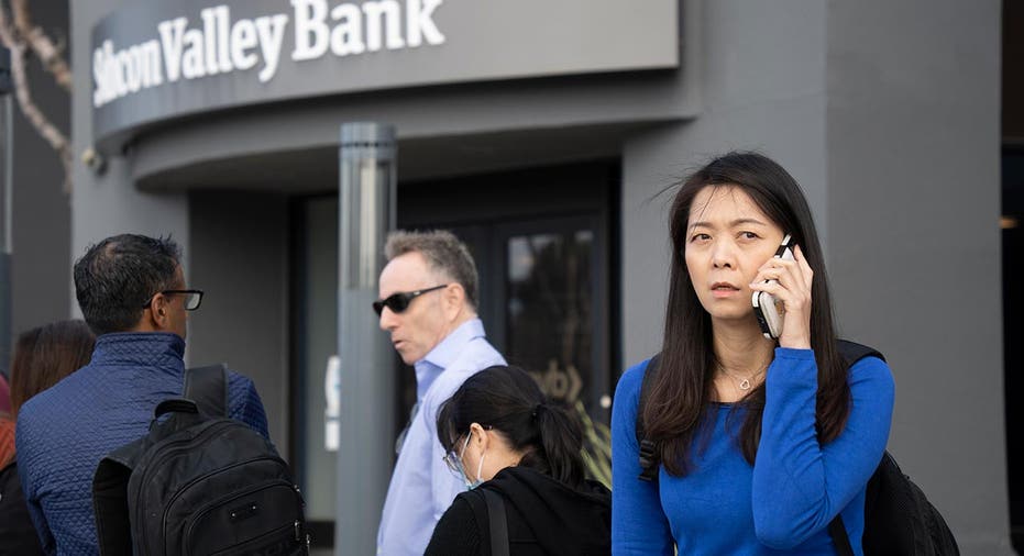 People outside Silicon Valley Bank