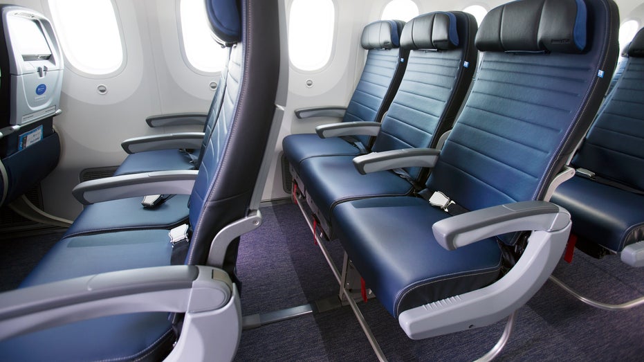 United Airlines 787-9 economy plus seats