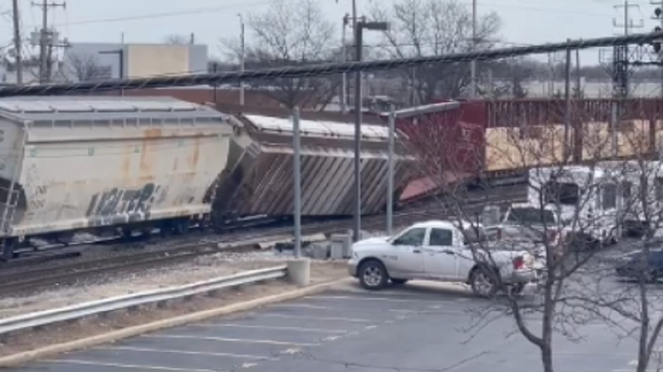 Canadian Pacific train derails outside of Chicago