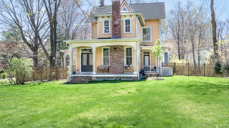 A general view of the outside of Bill Murray's former home