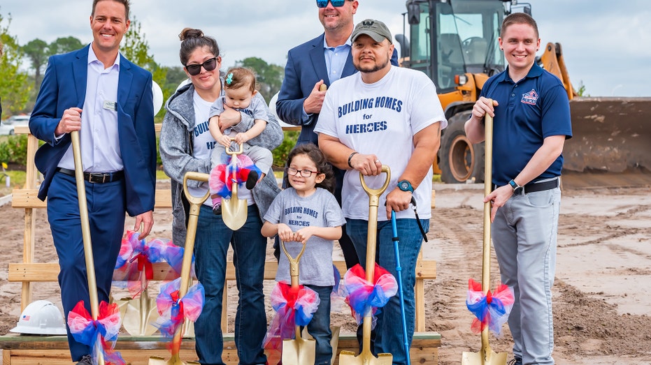 US Army SFC Lucio Gaytan and his family