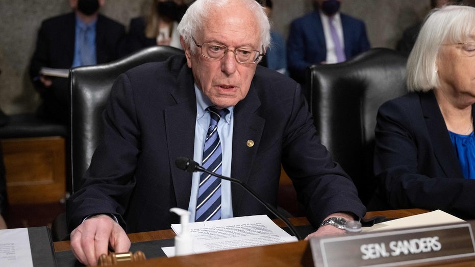 Sen. Bernie Sanders at hearing with Howard Schultz