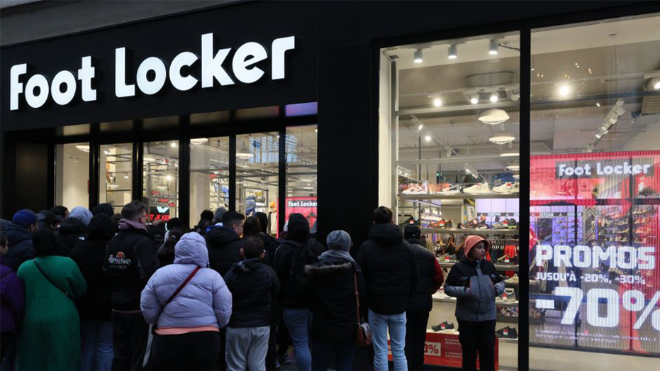 Foot Locker shoppers