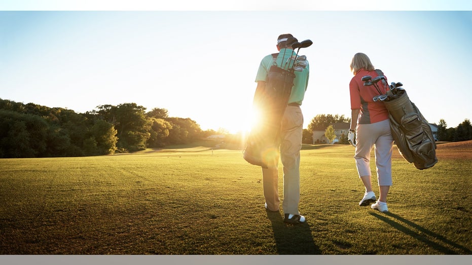 retired couple golfing