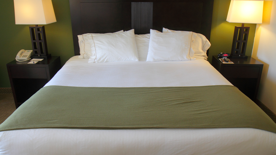 king-sized hotel bed at a Holiday Inn Express with lamps