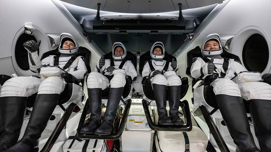 astronauts seats in return capsule