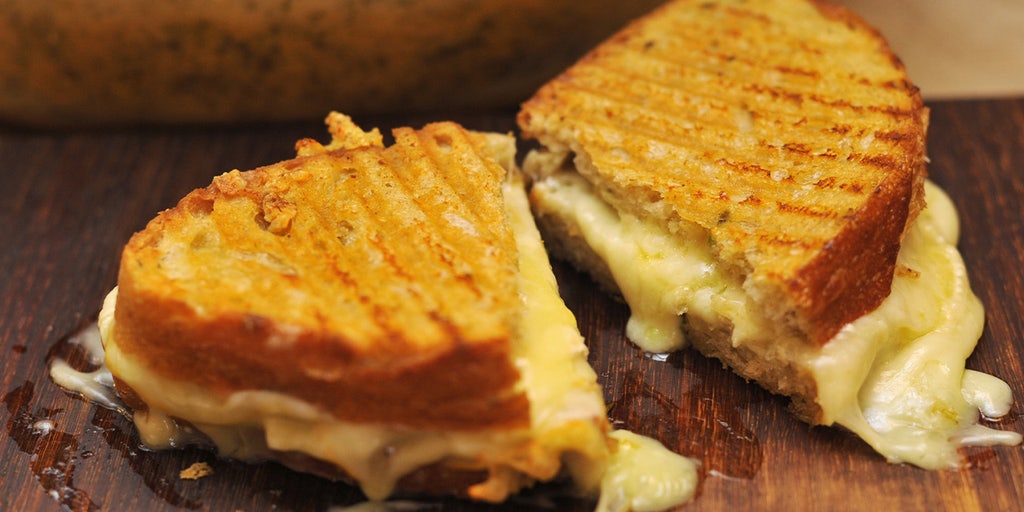 World's 'most expensive sandwich' returns ahead of National Grilled Cheese Day - Vimarsana News