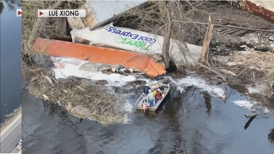 De Soto, Wisconsin BNSF train derailment is seen from drone video