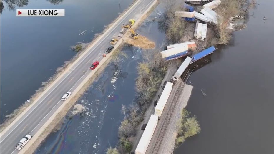 De Soto, Wisconsin BNSF train derailment is seen from drone video