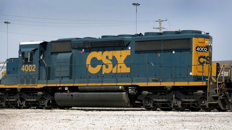 CSX train engine