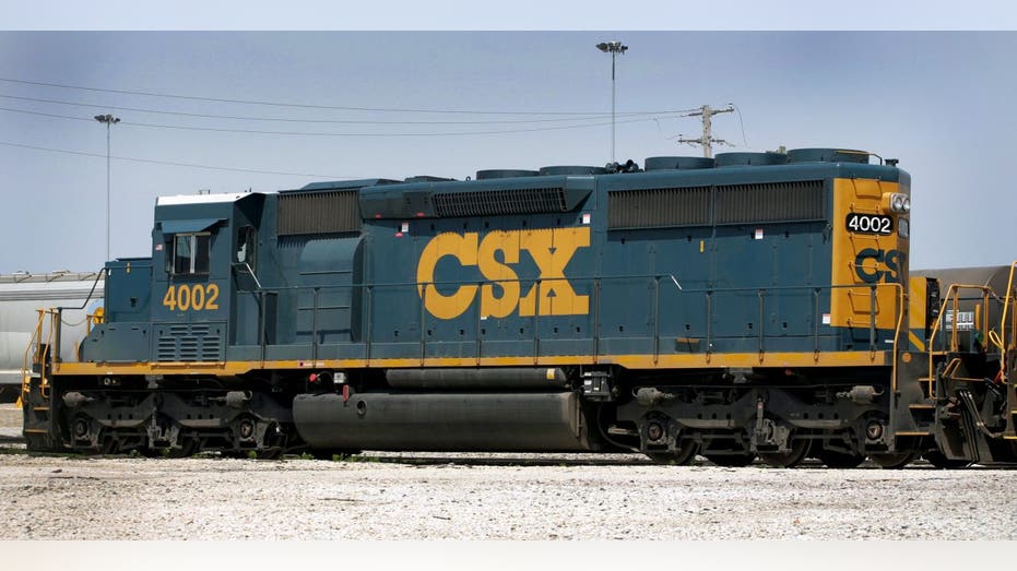 CSX train engine