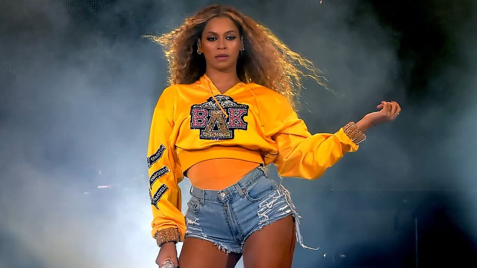 beyonce performing at coachella