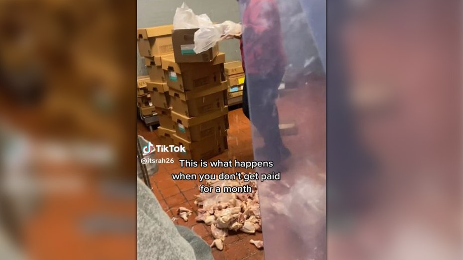 Popeyes employee dumping chicken on floor